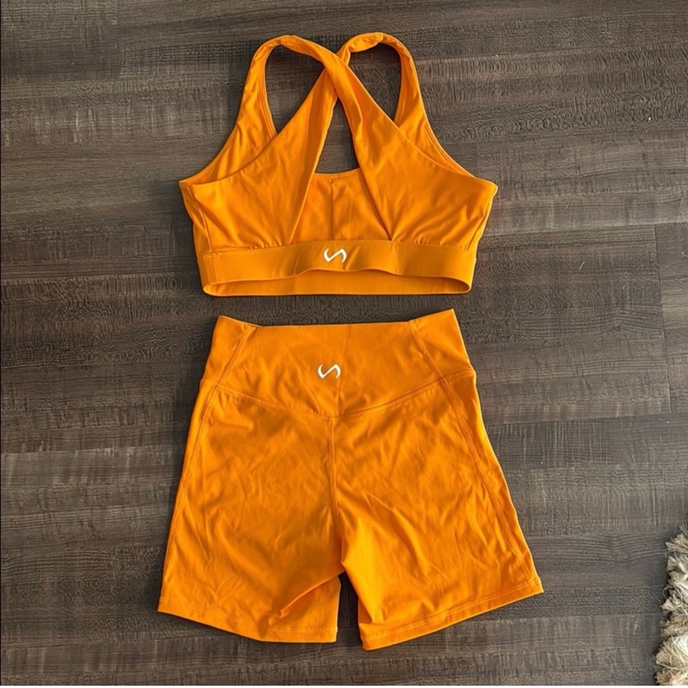 HYPER POWER HIGH WASTED SHORTS & SPORTS BRA SET - Picture 2 of 4